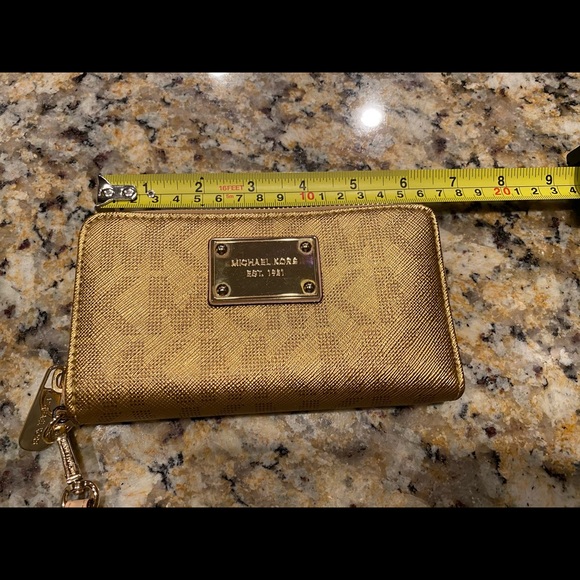 Michael Kors Gold Wristlet/Wallet - Picture 2 of 7